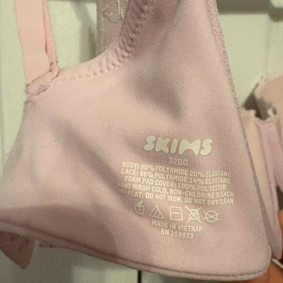 SKIMS Fits Everybody Lace T-Shirt Bra in cherry blossom 32DD - Picture 3 of 3